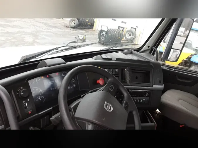 2019 Volvo VNL300