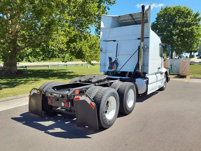 2020 VOLVO VNR64T-640