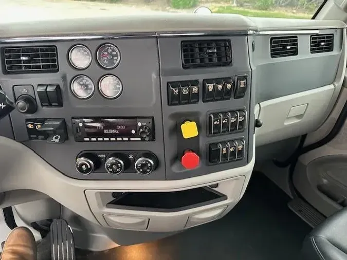 2022 Peterbilt 567