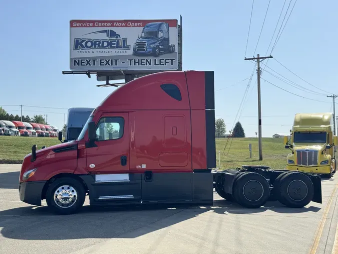 2020 FREIGHTLINER Cascadia 126