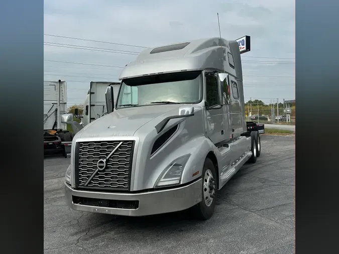 2022 VOLVO VNL64T860