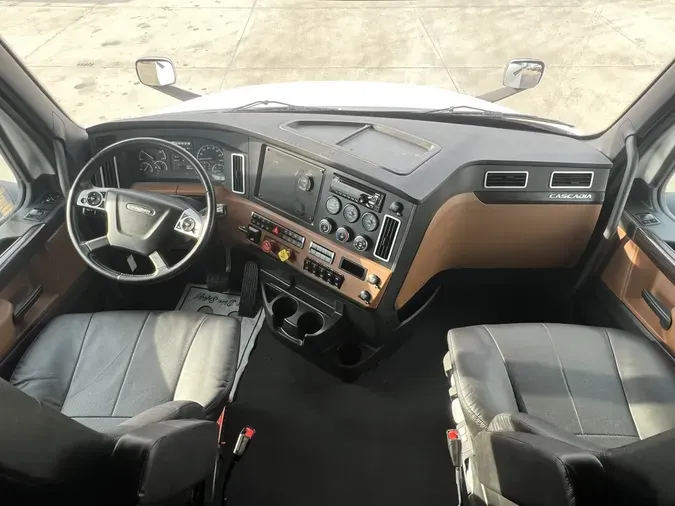 2020 Freightliner Cascadia 126