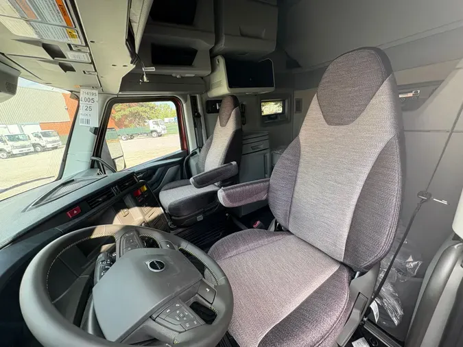 2026 VOLVO TRUCK VNL64TV04