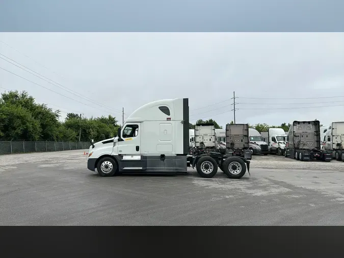 2020 Freightliner Cascadia 126