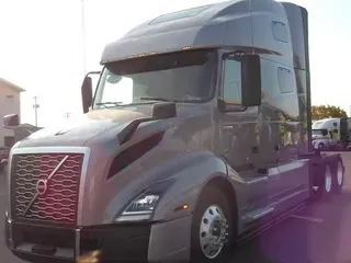 2021 VOLVO VNL760