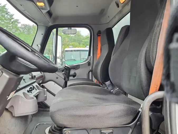 2015 FREIGHTLINER M2 112