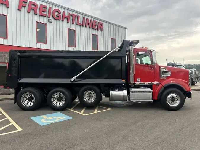 2019 Freightliner 122SD