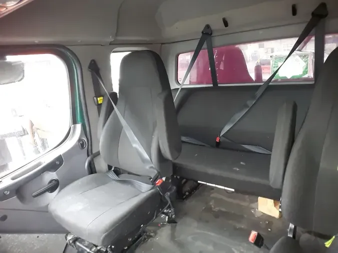 2016 FREIGHTLINER M2 106