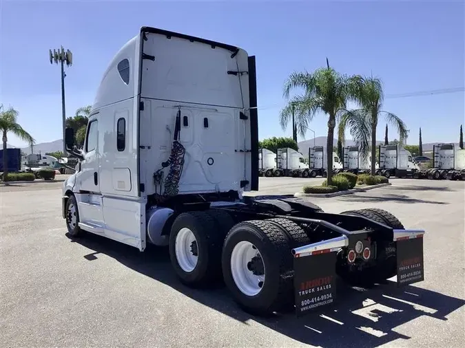 2020 FREIGHTLINER CASCADEVO1