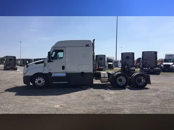 2021 Freightliner Cascadia 126