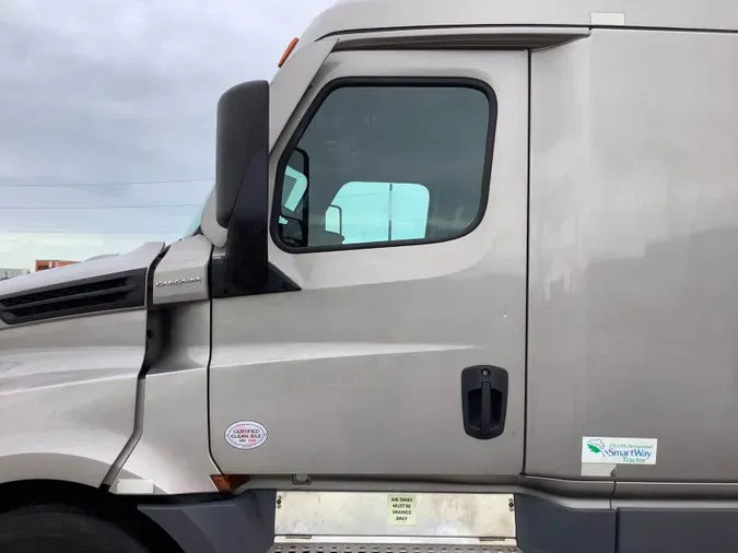 2021 Freightliner Cascadia 126