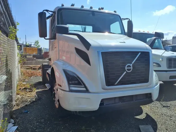2019 VOLVO VNR42T 300
