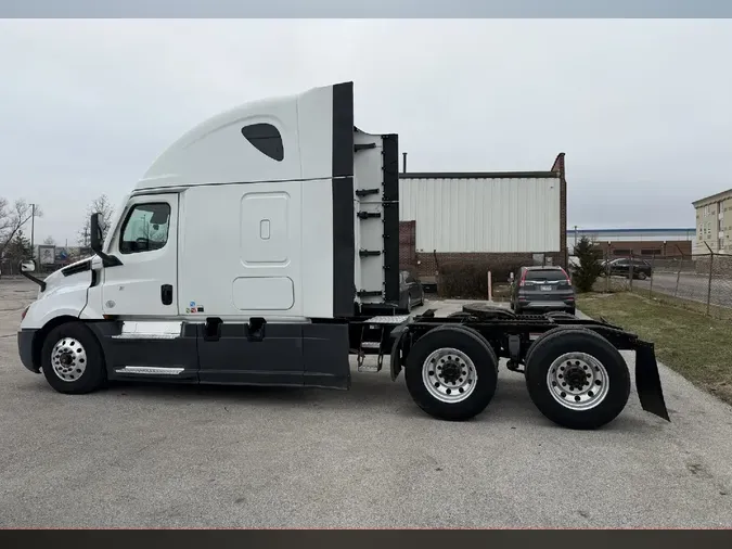 2022 FREIGHTLINER Cascadia 126