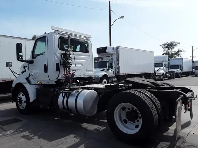 2019 NAVISTAR INTERNATIONAL RH613 DAYCAB S/A