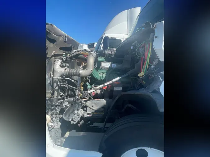 2018 VOLVO VNL64T-300
