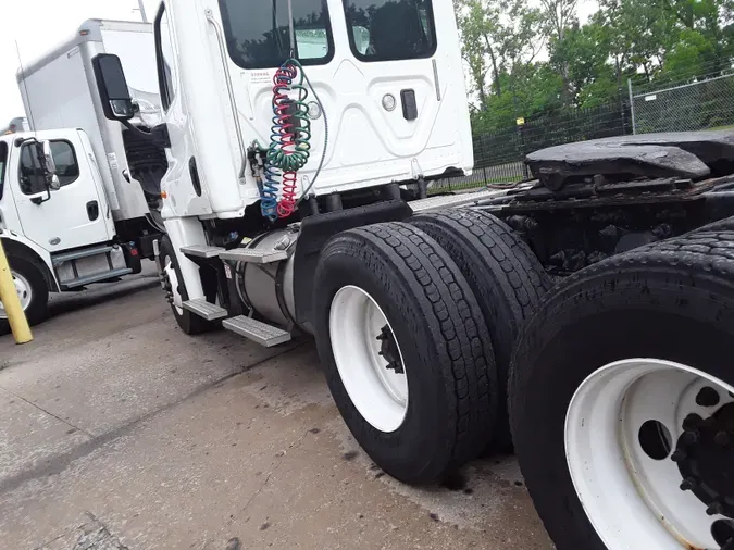 2017 FREIGHTLINER/MERCEDES CASCADIA 125