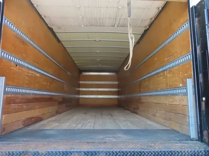 2018 FREIGHTLINER M2 106