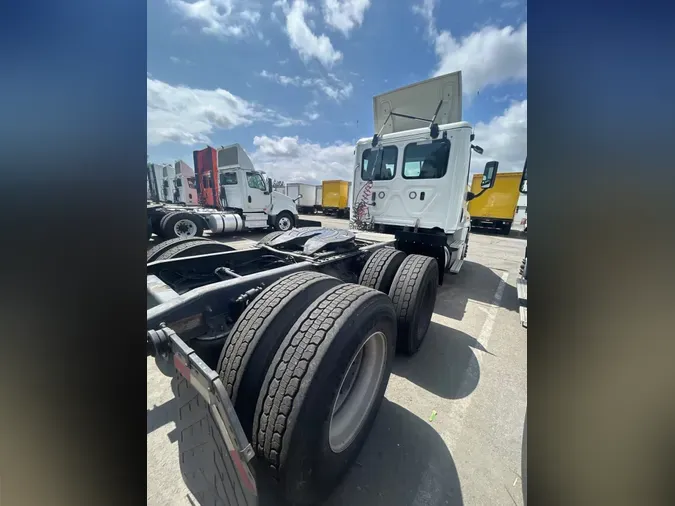 2018 FREIGHTLINER/MERCEDES CASCADIA 125