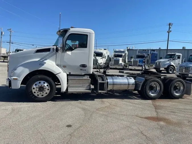 2025 Kenworth T880