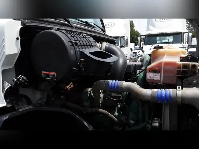 2018 Volvo VNL300