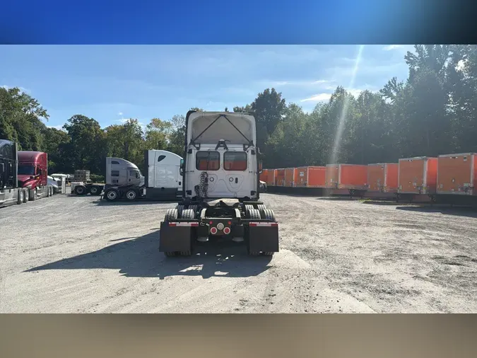 2020 Freightliner Cascadia 126