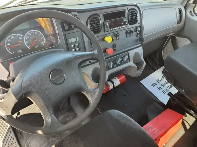 2017 FREIGHTLINER M2 106