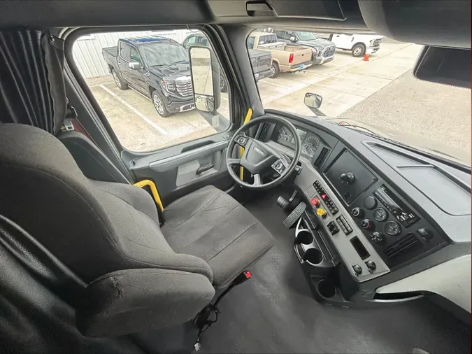 2021 Freightliner Cascadia 126b688fdb613a7206f16f927b911358846