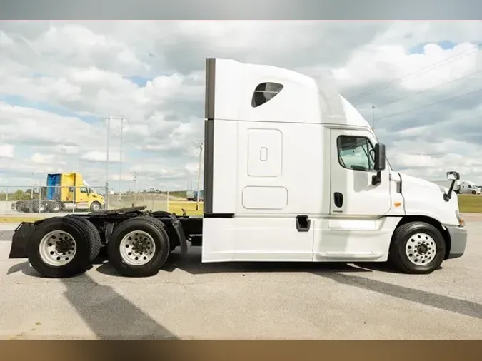 2017 FREIGHTLINER CASCADIA 126
