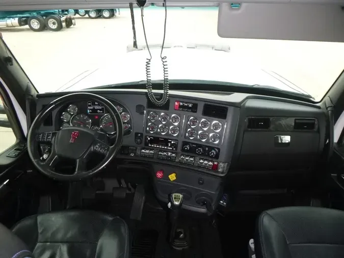 2021 Kenworth W990