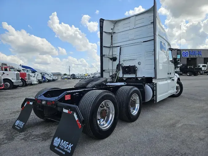 2022 VOLVO VNL64T740