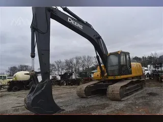 2010 DEERE 270D LC