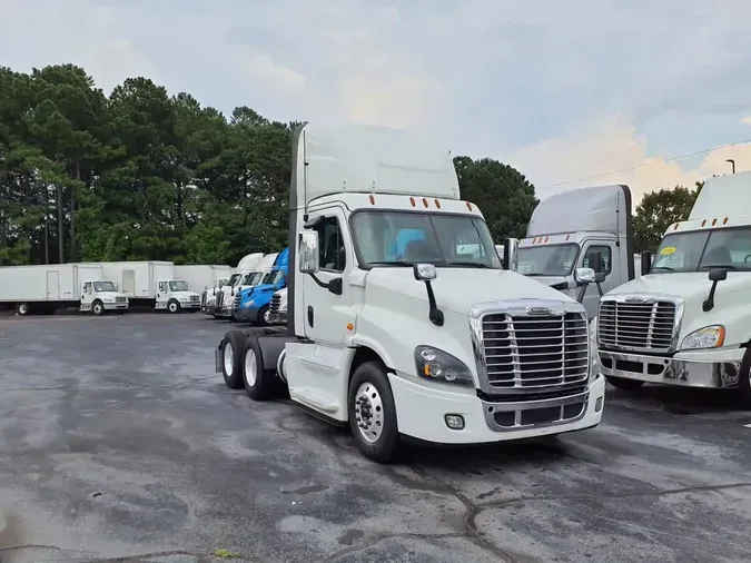 2019 FREIGHTLINER CASCADIA 125b68fad08ac652aa8e2ba07632f4fc666