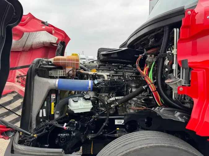 2023 FREIGHTLINER Cascadia 126