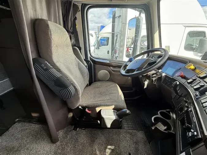 2017 VOLVO VNL730b6954465a589fd210e314f2499e17b4c