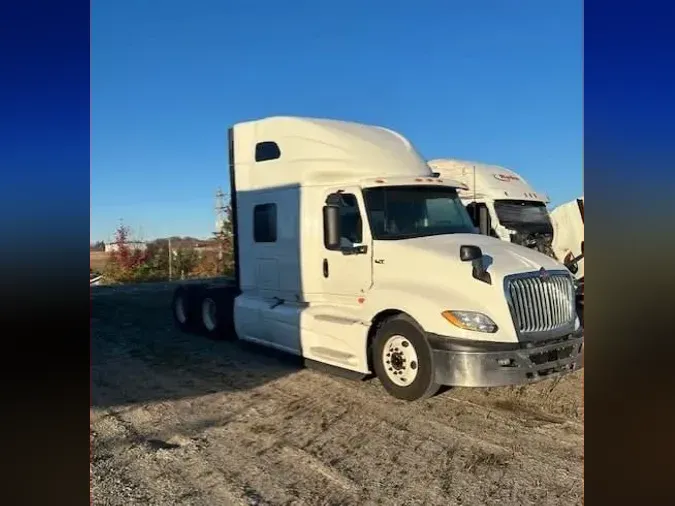 2020 NAVISTAR INTERNATIONAL LT625 SLPR CAB