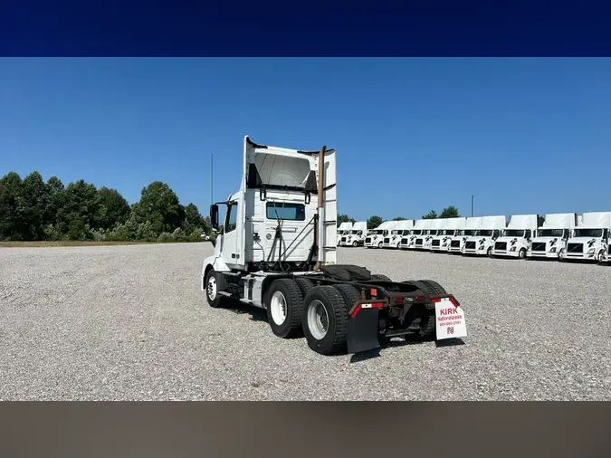 2016 Volvo VNL300