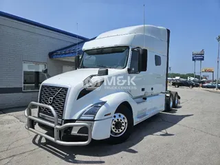 2023 VOLVO VNL64T740