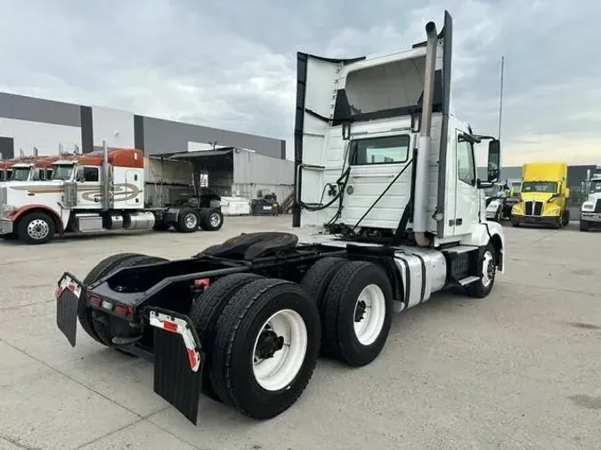 2017 Volvo VNL300b6a43e869b2638f93473855502b2e3f0