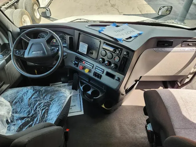 2021 FREIGHTLINER Cascadia 126