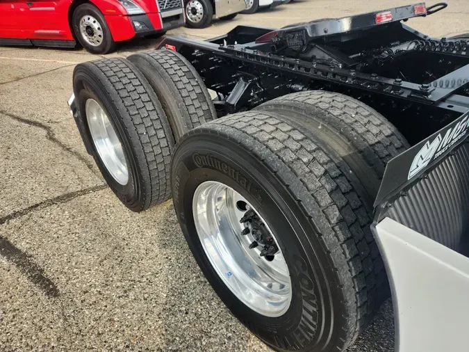 2021 VOLVO VNL64T860