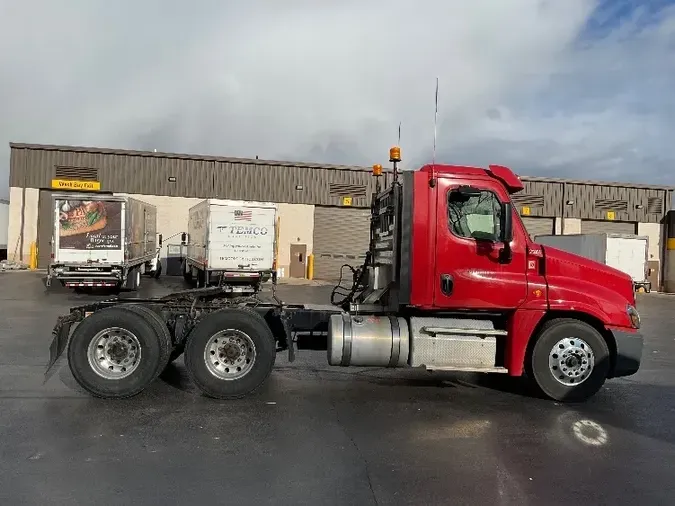 2019 Freightliner X12564ST