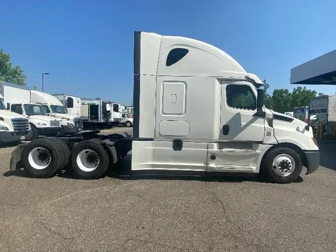 2020 Freightliner T12664ST