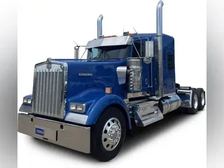 2022 Kenworth W900