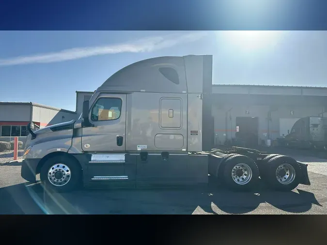 2023 Freightliner Cascadia