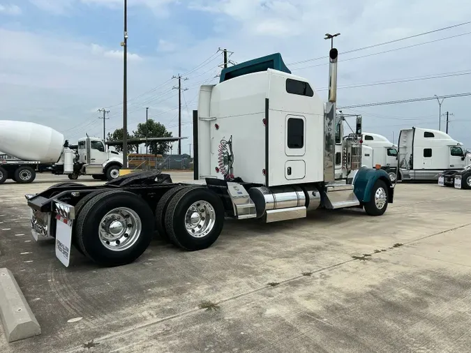 2021 Kenworth W900L