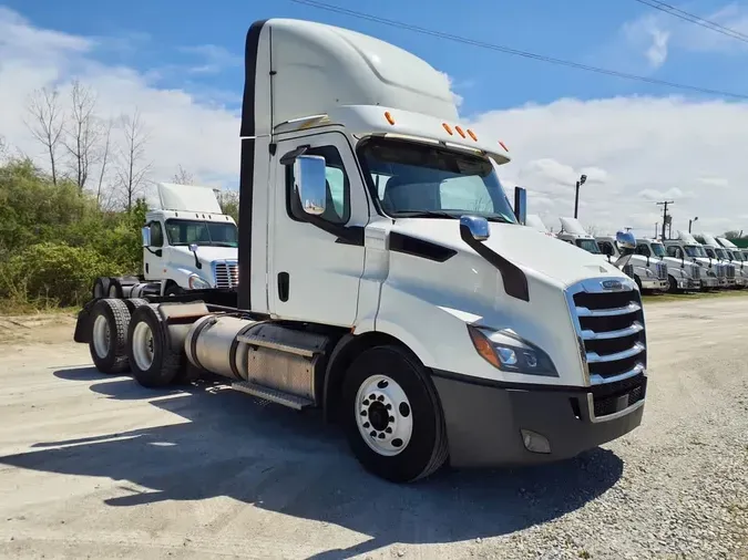 2020 FREIGHTLINER/MERCEDES NEW CASCADIA 116b6bb25e7f6692a7ada6b25bd9d14797c