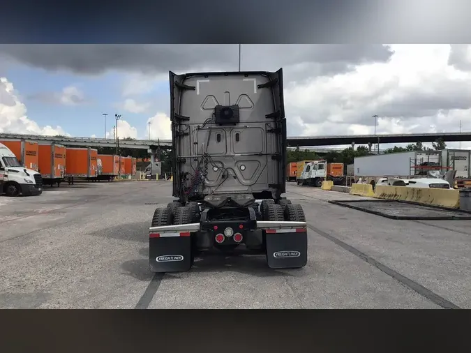 2022 Freightliner Cascadia 126