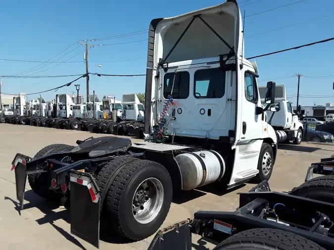 2019 FREIGHTLINER/MERCEDES CASCADIA 113