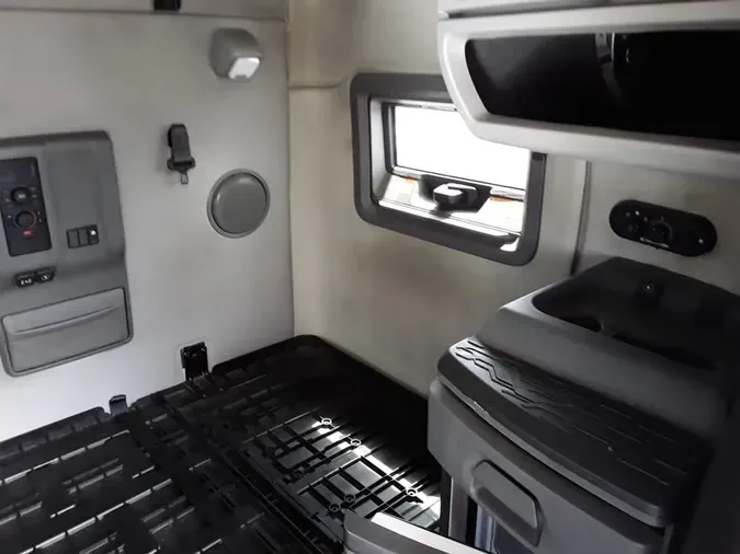 2020 VOLVO VNL64T-760