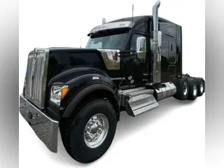 2025 Kenworth W990